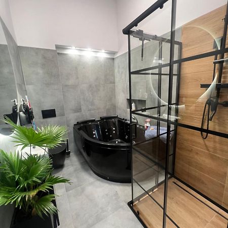 Loft W Centrum Z Jacuzzi Wrocław Eksteriør billede