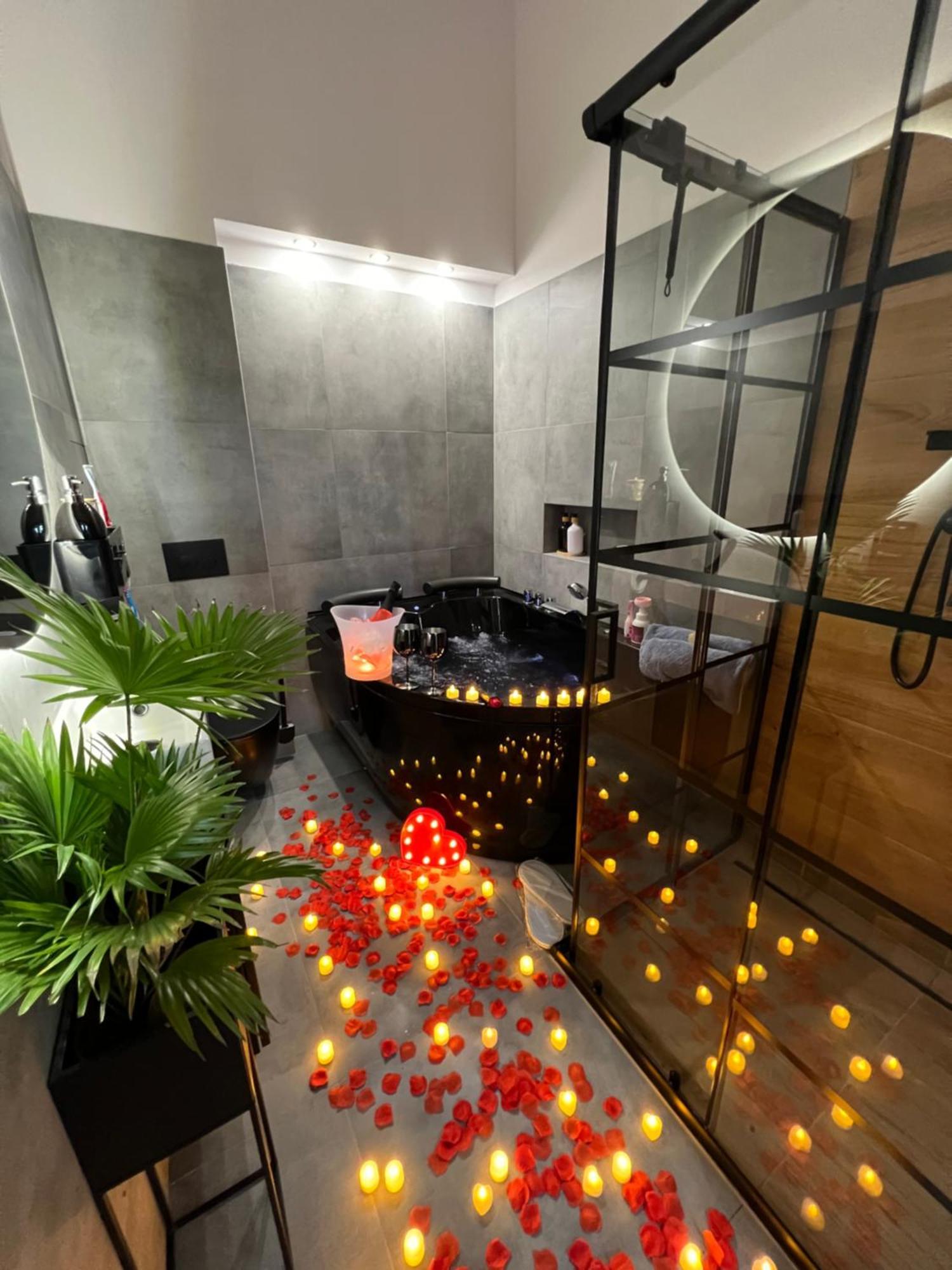 Loft W Centrum Z Jacuzzi Wrocław Eksteriør billede
